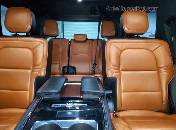 5LMJJ2LT5KEL18343 2019 LINCOLN NAVIGATOR Silver Widok tylnych siedzeń
