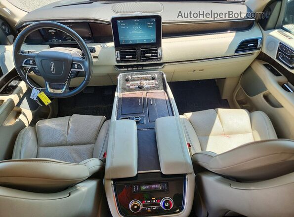 5LMJJ2LT6JEL10489 2018 LINCOLN NAVIGATOR Silver Dashboard view