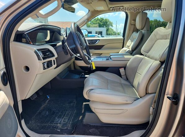 5LMJJ2LT6JEL10489 2018 LINCOLN NAVIGATOR Silver Front interior view
