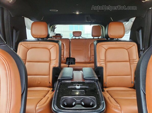 5LMJJ2LT9LEL05273 2020 LINCOLN NAVIGATOR Silver Հետևի նստատեղերի տեսք