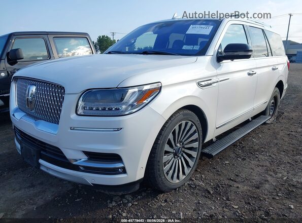 5LMJJ2LTXJEL01679 2018 LINCOLN NAVIGATOR White Widok z przodu