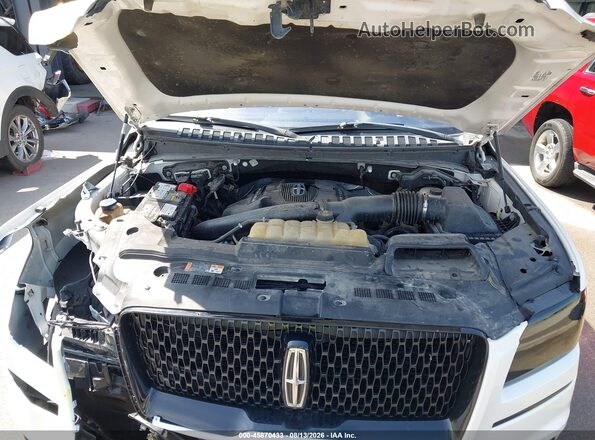 5LMJJ2LTXJEL10799 2018 LINCOLN NAVIGATOR White უკანა ხედი