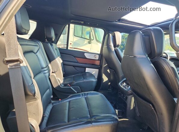 5LMJJ2LTXMEL11973 2021 LINCOLN NAVIGATOR Black Rear interior view