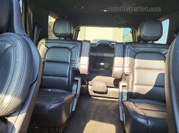 5LMJJ2LTXMEL11973 2021 LINCOLN NAVIGATOR Black Rear seats view