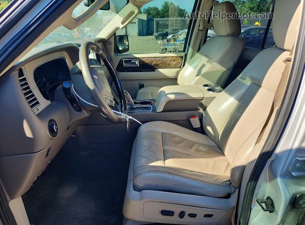 5LMJJ3HT4GEL08134 2016 LINCOLN NAVIGATOR Silver Widok wnętrza z przodu