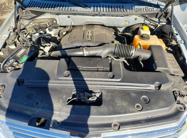 5LMJJ3HT4GEL08134 2016 LINCOLN NAVIGATOR Silver Widok komory silnika