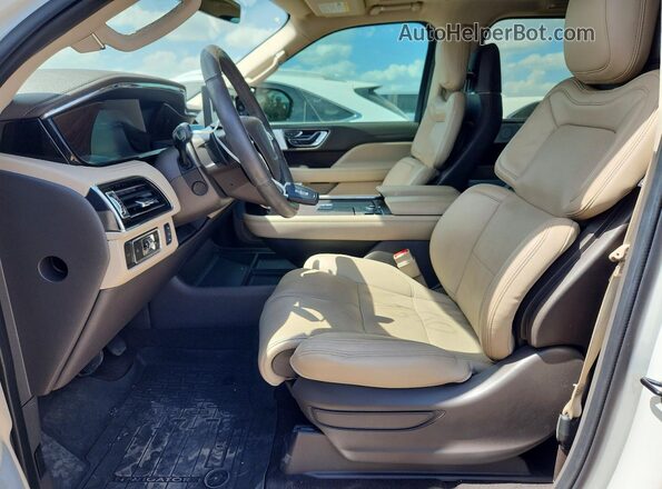5LMJJ3LG0REL23503 2024 LINCOLN NAVIGATOR White Вид салону спереду