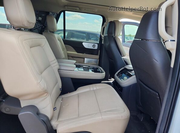 5LMJJ3LG0REL23503 2024 LINCOLN NAVIGATOR White Вид задньої частини салону