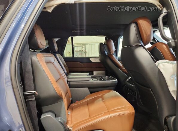 5LMJJ3LG1PEL06822 2023 LINCOLN NAVIGATOR Синий Вид задней части салона