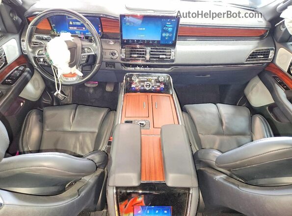 5LMJJ3LG2REL16584 2024 LINCOLN NAVIGATOR Black Widok deski rozdzielczej