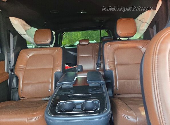 5LMJJ3LG4PEL09309 2023 LINCOLN NAVIGATOR Черный Вид задних сидений
