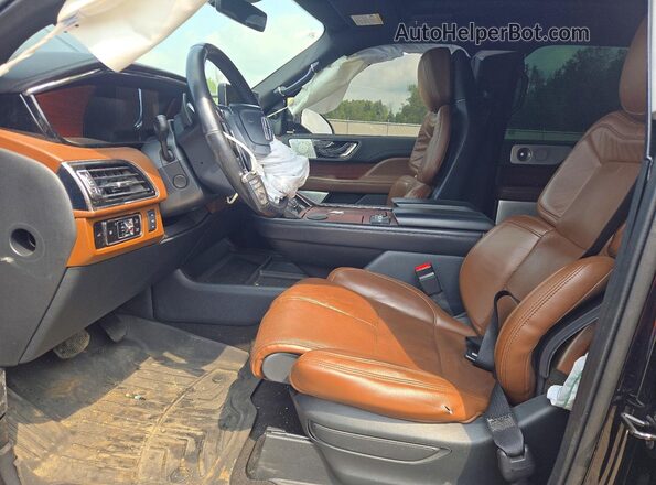 5LMJJ3LG4PEL09309 2023 LINCOLN NAVIGATOR Черный Вид салона спереди