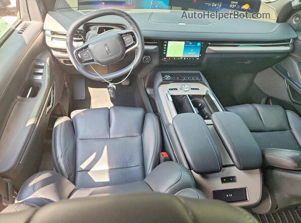 5LMJJ3LG5SEL15032 2025 LINCOLN NAVIGATOR Blue Widok deski rozdzielczej