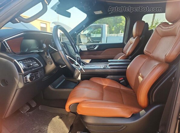 5LMJJ3LT6MEL16903 2021 LINCOLN NAVIGATOR Черный Вид салона спереди
