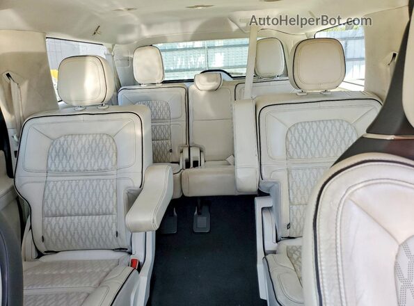 5LMJJ3TT2JEL09099 2018 LINCOLN NAVIGATOR Black უკანა სავარძლების ხედი