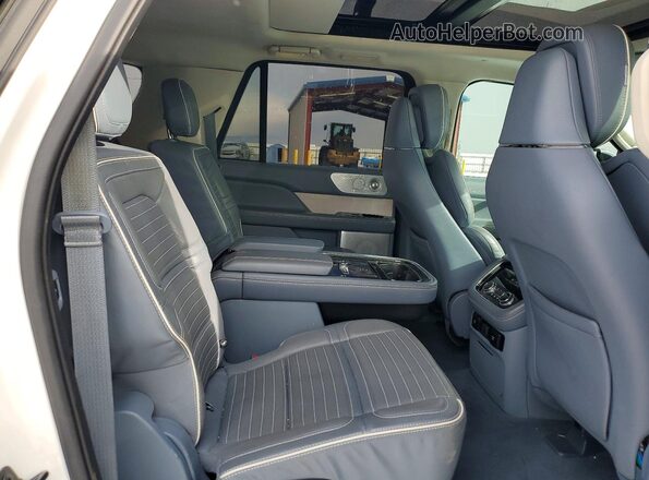 5LMJJ3TT3LEL23693 2020 LINCOLN NAVIGATOR Белый Вид задней части салона
