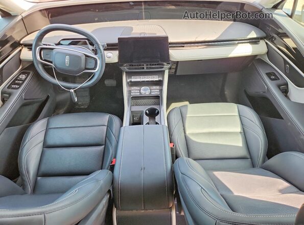 5LMPJ8J40SJ890940 2025 LINCOLN NAUTILUS Черный Вид панели приборов