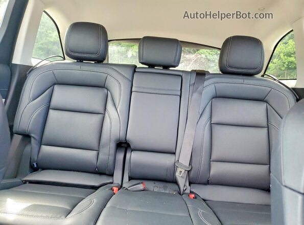 5LMPJ8J48SJ890264 2025 LINCOLN NAUTILUS Red Rear seats view