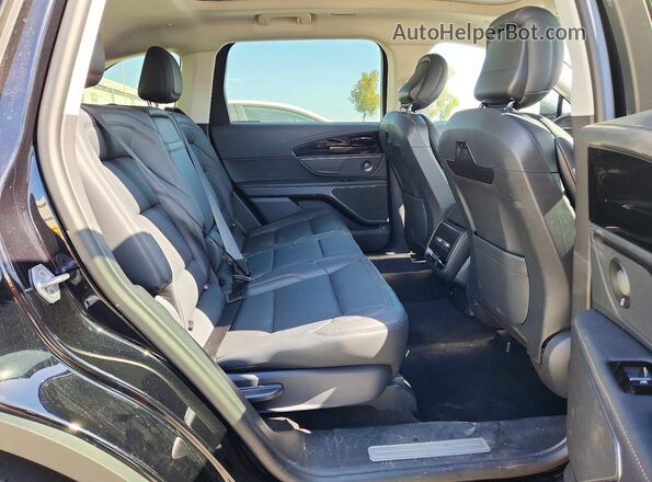 5LMPJ8JA8TJ035765 2026 LINCOLN NAUTILUS Черный Вид задней части салона