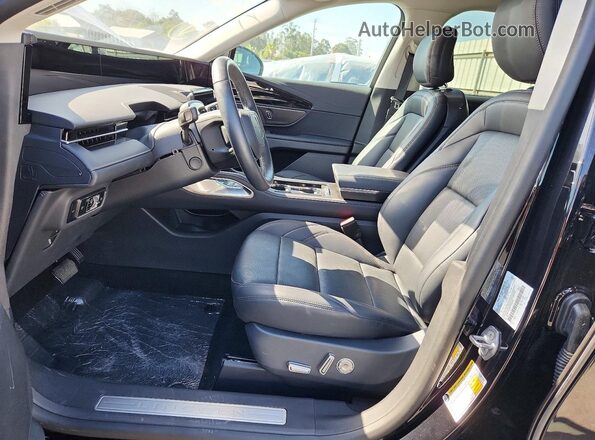 5LMPJ8JA8TJ035765 2026 LINCOLN NAUTILUS Черный Вид салона спереди
