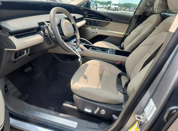 5LMPJ8JAXSJ951698 2025 LINCOLN NAUTILUS Silver Vista interior delantera