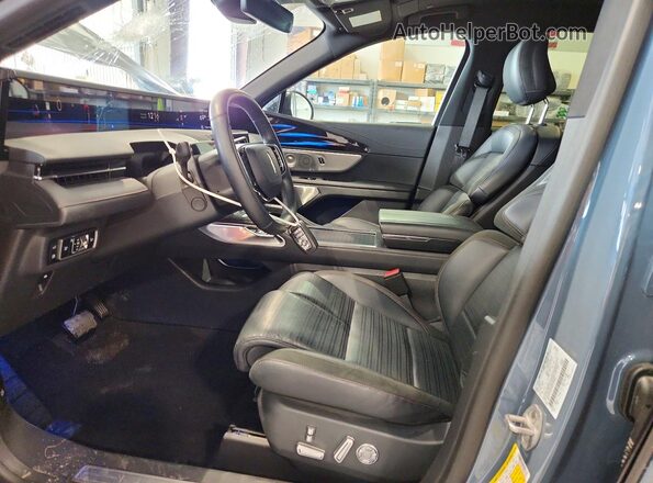 5LMPJ8K44SJ932864 2025 LINCOLN NAUTILUS Blue Вид салону спереду