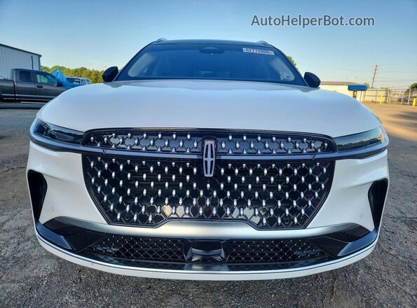 5LMPJ8KA0TJ017307 2026 LINCOLN NAUTILUS Белый Вид спереди