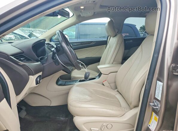 5LMTJ3DH2JUL08883 2018 LINCOLN MKC Коричневый Вид салона спереди