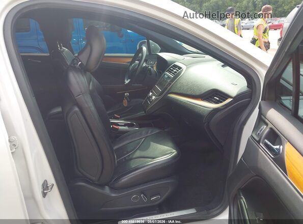 5LMTJ3DH5GUJ18181 2016 LINCOLN MKC Белый Вид салона спереди