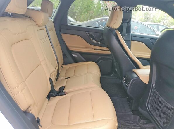 5LMTJ5DZ0MUL24699 2021 LINCOLN CORSAIR White Rear interior view