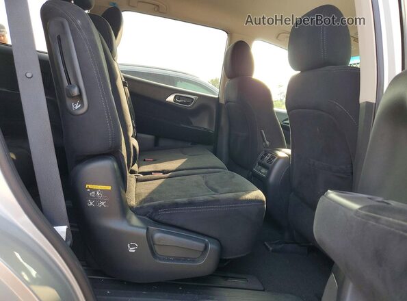 5N1AR2MM4GC620745 2016 NISSAN PATHFINDER Silver Rear interior view