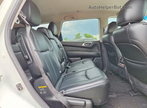 5N1AR2MN1GC601613 2016 NISSAN PATHFINDER Белый Вид задней части салона