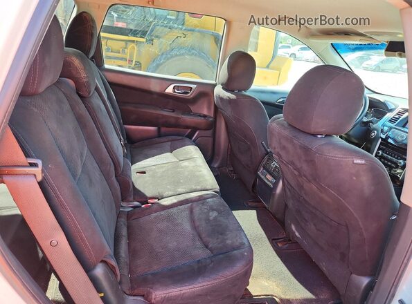 5N1AR2MN5GC631603 2016 NISSAN PATHFINDER Белый Вид задней части салона