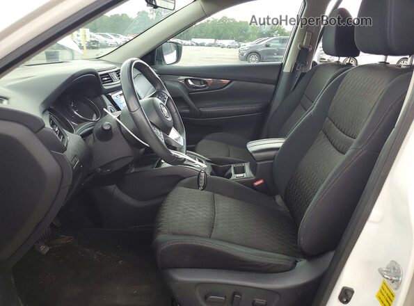 5N1AT2MM8HC773535 2017 NISSAN ROGUE White Front interior view