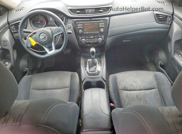 5N1AT2MN8HC736932 2017 NISSAN ROGUE Red Widok deski rozdzielczej