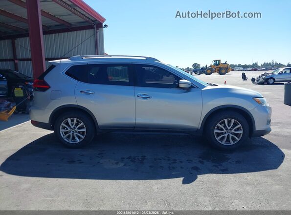 5N1AT2MT0HC786450 2017 NISSAN ROGUE Silver Widok wnętrza z tyłu