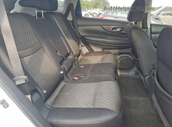 5N1AT2MT0HC794063 2017 NISSAN ROGUE Белый Вид задней части салона
