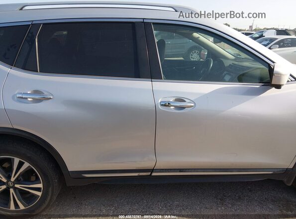 5N1AT2MT0HC876259 2017 NISSAN ROGUE Silver უკანა სალონის ხედი