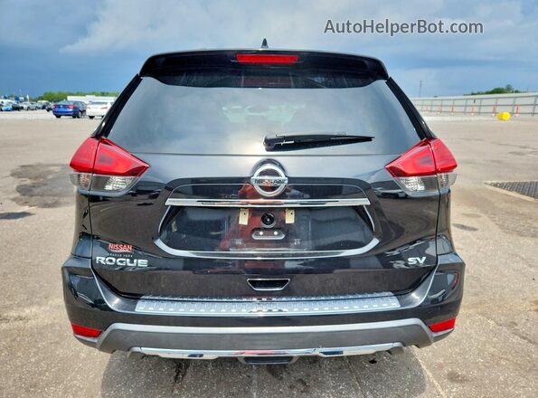 5N1AT2MT2HC830772 2017 NISSAN ROGUE Черный Вид задней части салона
