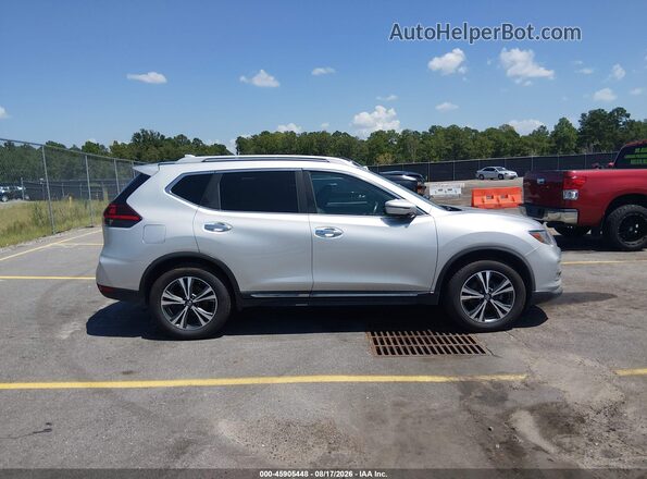 5N1AT2MT2JC741483 2018 NISSAN ROGUE Silver Вид задньої частини салону
