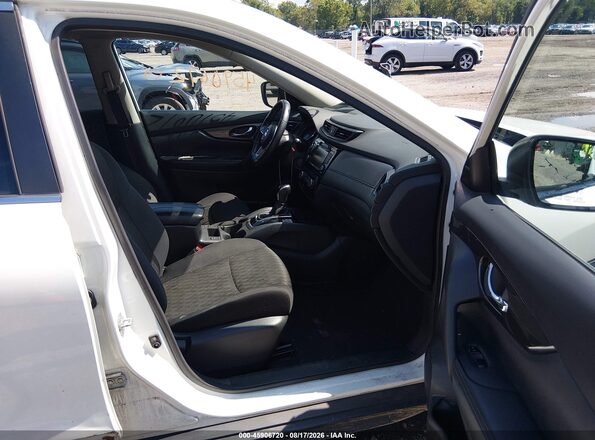 5N1AT2MT2JC788447 2018 NISSAN ROGUE White Вид салону спереду