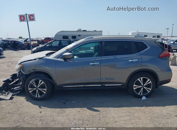 5N1AT2MT3HC854904 2017 NISSAN ROGUE Gray Widok wnętrza z tyłu