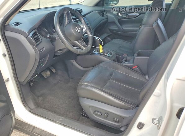 5N1AT2MT3HC877390 2017 NISSAN ROGUE Белый Вид салона спереди