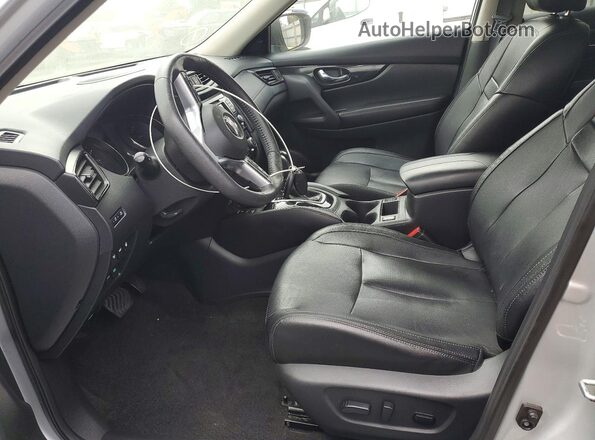 5N1AT2MT3KC753465 2019 NISSAN ROGUE Серебряный Вид салона спереди