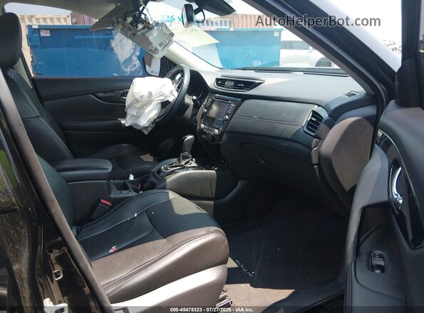 5N1AT2MT4JC845666 2018 NISSAN ROGUE Черный Вид салона спереди
