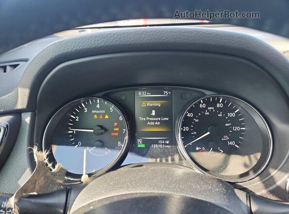 5N1AT2MT7HC757091 2017 NISSAN ROGUE White ხელსაწყოთა პანელის ხედი