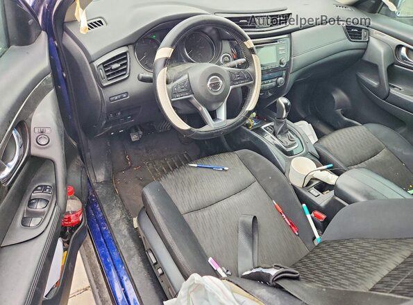 5N1AT2MT7HC882088 2017 NISSAN ROGUE Blue Dashboard view