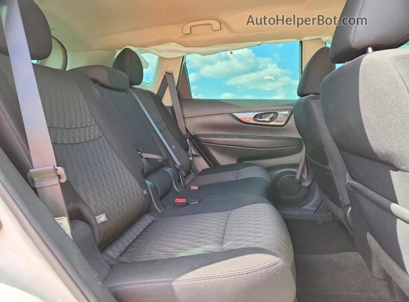5N1AT2MT7HC895228 2017 NISSAN ROGUE White Вид задніх сидінь