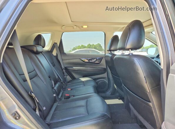 5N1AT2MT8HC850895 2017 NISSAN ROGUE Gray Widok wnętrza z tyłu