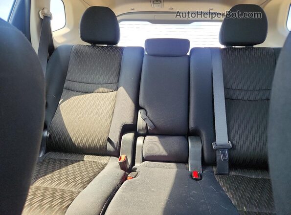 5N1AT2MT8HC875294 2017 NISSAN ROGUE Red Vista de los asientos traseros